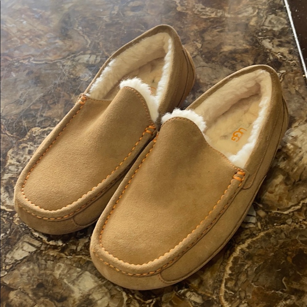 UGG men’s slip on